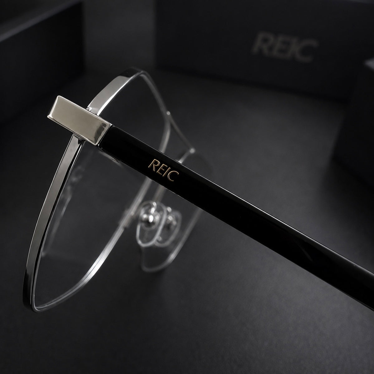 R26 Horizon — Silver and Black Magnetic Clip-On Eyewear