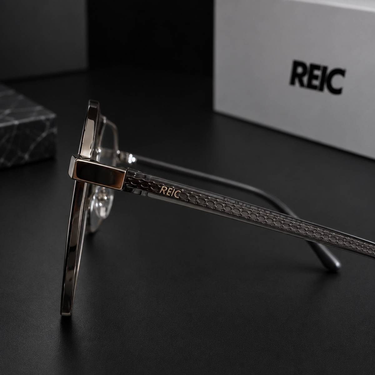R26 Horizon — Matte Graphite Magnetic Clip-On Eyewear